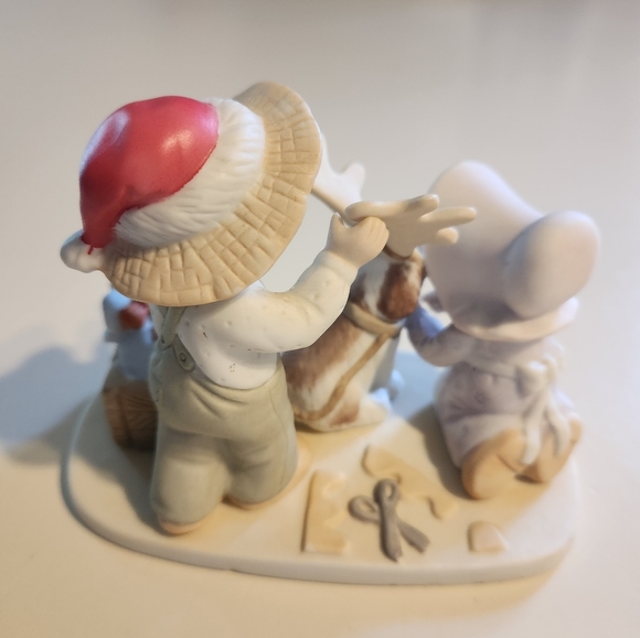 Circle of Friends Porcelain Statute - Picture 2 of 3